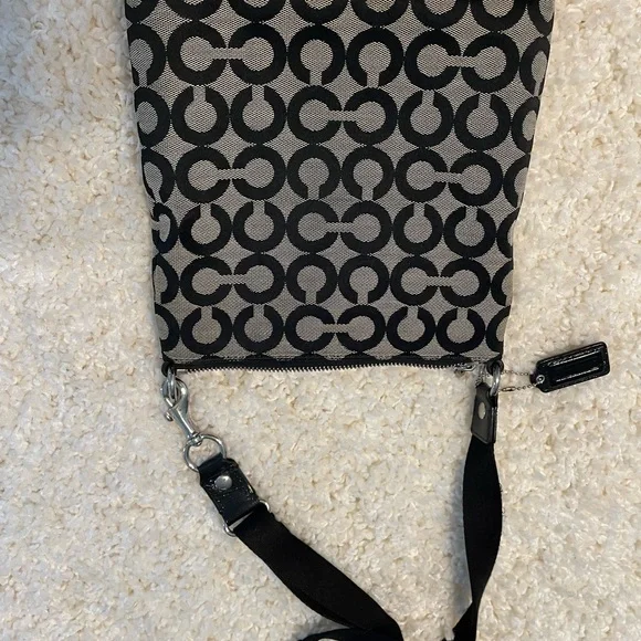 Coach Poppy Swingpack Black Gray Crossbody Adjust Strap Zipper Bag Purse op art - Picture 3 of 11
